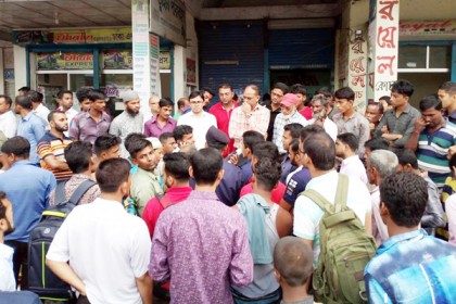 অতিরিক্ত ভাড়া আদায়ের দায়ে লক্ষ্মীপুরে ৩ বাসের জরিমানা

