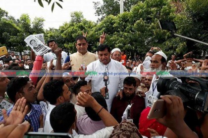 বৃষ্টির মধ্যেও জমজমাট প্রচারণা