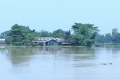 হবিগঞ্জে পানিবন্দী ২০ গ্রামের মানুষ
