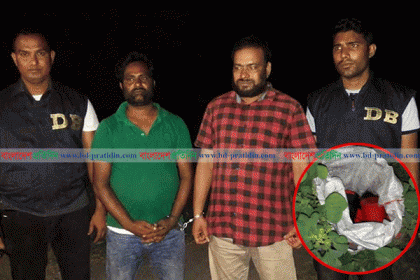 চাঁপাইনবাবগঞ্জে ১০ ককটেলসহ আটক ২