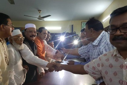 মনোনয়ন পত্র জমা দিলেন সিলেটের কামরান