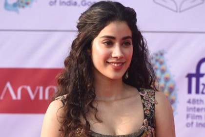 অবশেষে মুখ খুললেন শ্রীদেবীকন্যা জাহ্নবী