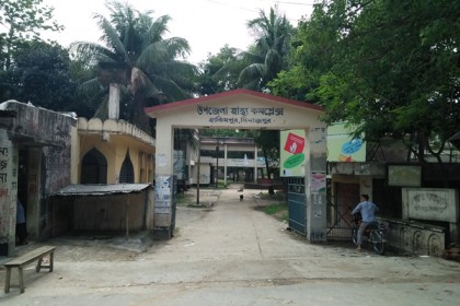 চিকিৎসা থাকলেও ওষুধ নেই হাকিমপুর স্বাস্থ্য কমপ্লেক্সে