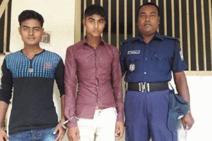 কলারোয়ায় মাদকসহ দুই যুবক আটক