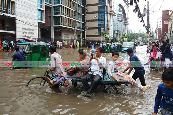 স্বস্তির বৃষ্টিতে দুর্ভোগে নগরবাসী