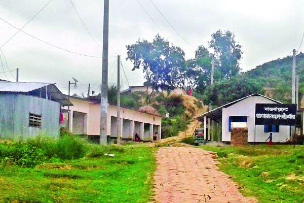 ‘মাথা গোঁজার ঠাঁই হয়েছে শেখের বেটির কল্যাণে