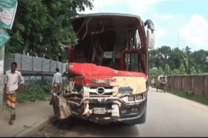 সাভারে সড়ক দুর্ঘটনায় নিহত চার, আহত ২০
