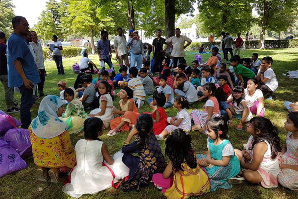 স্পেনে ঈদ শেষে ঈদ আনন্দ!