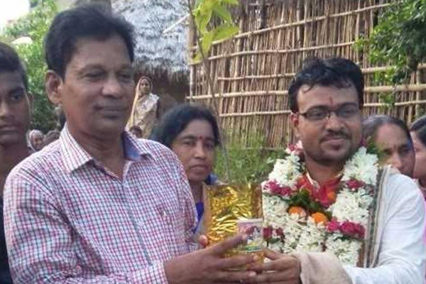 বিয়েতে যৌতুক ১০০১টি ফল গাছের চারা!