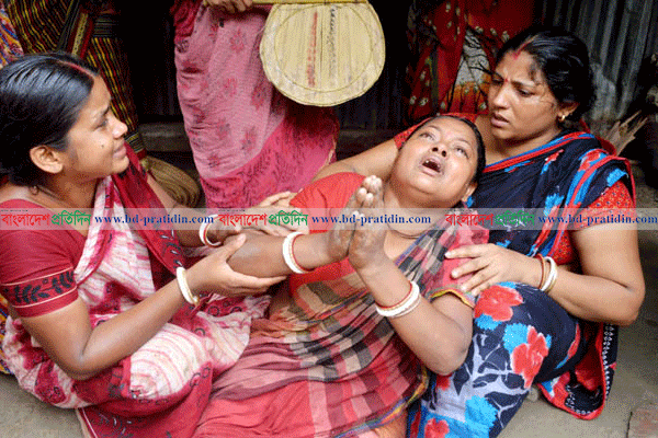 পাবনায় গাছচাপায় দুই শিশুর মৃত্যু