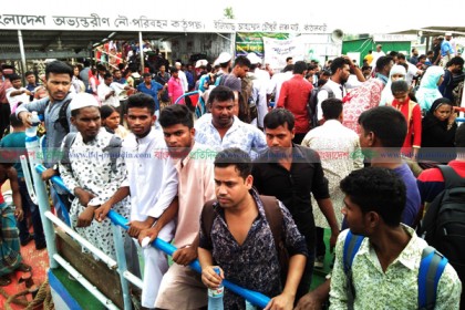 ১ দিনে পদ্মা পার হয়েছে আড়াই লাখ যাত্রী 