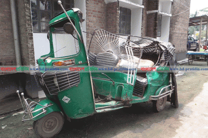 মুক্তাগাছায় বাসচাপায় মা-ছেলে নিহত, আহত ৪