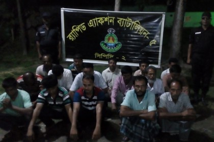 সিংড়ায় ১২ মাদক ব্যবসায়ী আটক
