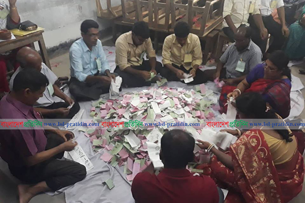 ভোটগ্রহণ শেষে চলছে গণনা