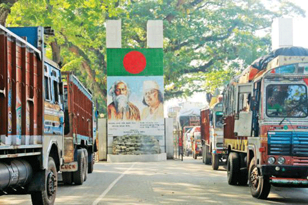 ৫ দাবিতে পেট্রাপোল বন্দরে ধর্মঘট, আমদানি-রপ্তানি বন্ধ