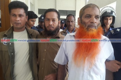 শোলাকিয়ায় জঙ্গি হামলা মামলার ৪ আসামির আদালতে হাজিরা
