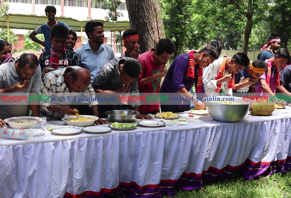 চুয়াডাঙ্গায় কাঁঠাল উৎসব ও ভক্ষণ প্রতিযোগিতা 