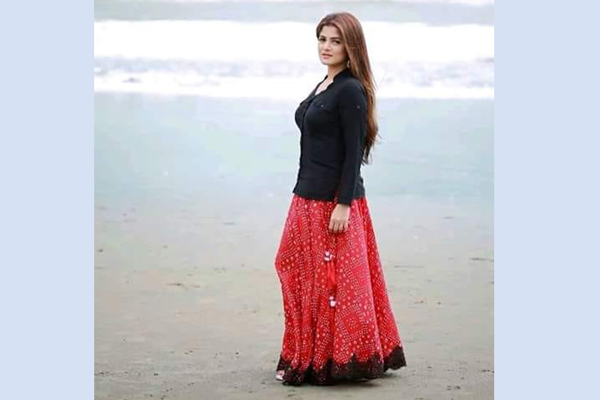 কারিনার পোশাক নকল শ্রাবন্তীর
