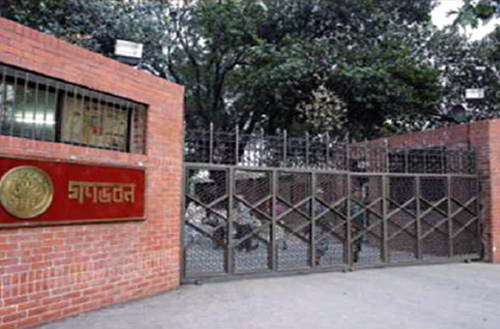 তৃণমূলের নেতাদের পদচারণায় মুখরিত গণভবন 