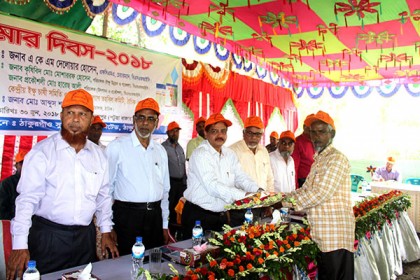 ঠাকুরগাঁওয়ে কৃষকদের নিয়ে খামার দিবস অনুষ্ঠিত