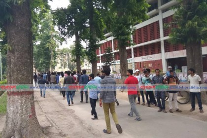 ‘তোরা এখানে কী করিস’, বলেই আন্দোলনকারীদের ওপর ছাত্রলীগের হামলা