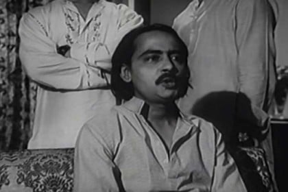 রহস্যজনকভাবে চারতলা থেকে পড়ে অভিনেতা চিন্ময় রায় গুরুতর আহত 