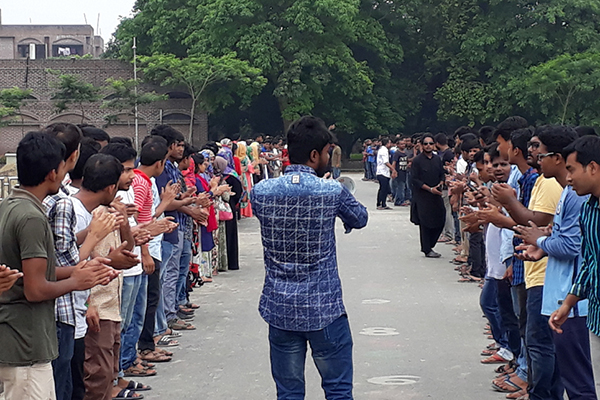 চার দফা দাবিতে হাবিপ্রবিতে বিজনেস স্টাডিজ অনুষদের মানববন্ধন