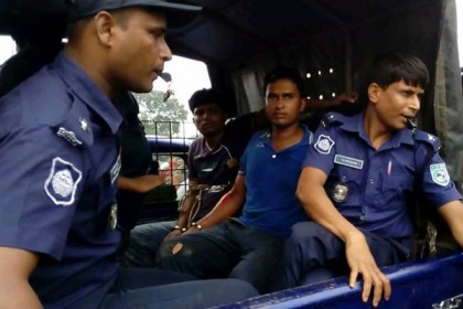 ঠাকুরগাঁওয়ে পিস্তলসহ দুই ছিনতাইকারী আটক