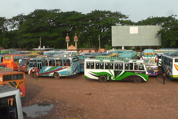 মালিক সমিতির দ্বন্দ্বে ঢাকা-শাহজাদপুর-পাবনা রুটে বাস চলাচল বন্ধ