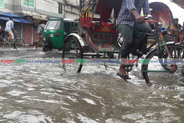 অল্প বৃষ্টিতে চট্টগ্রাম নগরে জলাবদ্ধতা