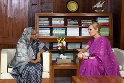 প্রধানমন্ত্রীর সঙ্গে নেদারল্যান্ডের বিদায়ী রাষ্ট্রদূতের সাক্ষাৎ