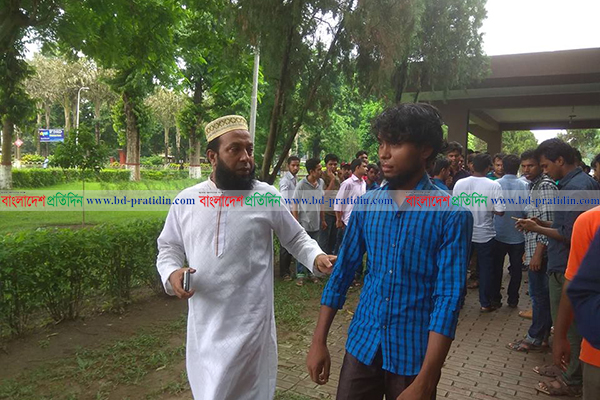 রাবিতে গানের তালে তালে কোটা আন্দোলনকারীকে মারধর ছাত্রলীগের