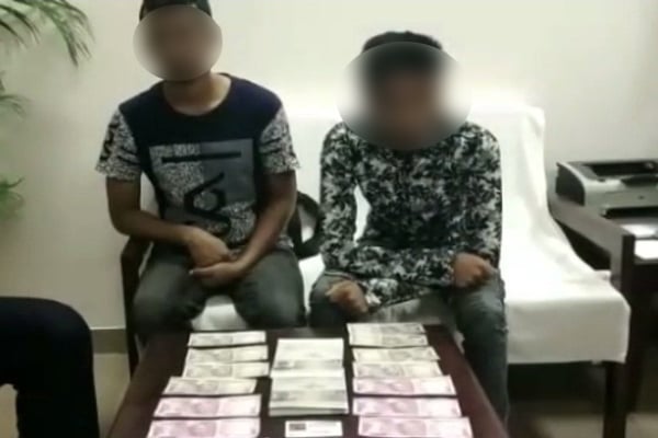 নকল ভারতীয় নোট বহনের অভিযোগে দুই বাংলাদেশি আটক