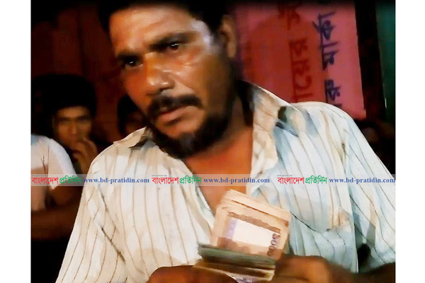 
মহেশপুরে উৎকোচ আদায়ের সময় আটক ২
