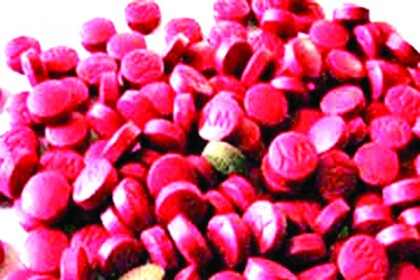 সবজির ব্যাগে মিলল ১২ হাজার ইয়াবা 