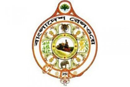 অবশেষে রেলের সেই কর্মচারী বরখাস্ত