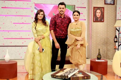 তিন 'চিটাইগাইঙ্গা'র আড্ডা আজ...
