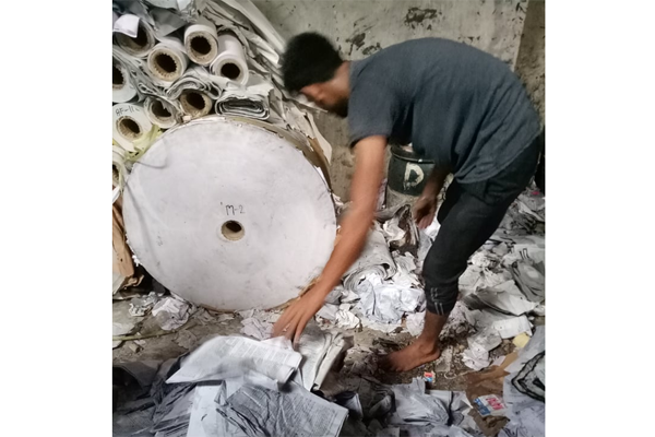 সূত্রাপুরে বইয়ের গুদামে আগুন
