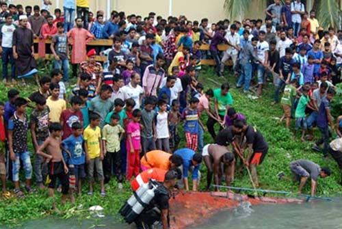 শীতলক্ষ্যায় ট্রলার ডুবির ঘটনায় ৪ জনের মরদেহ উদ্ধার