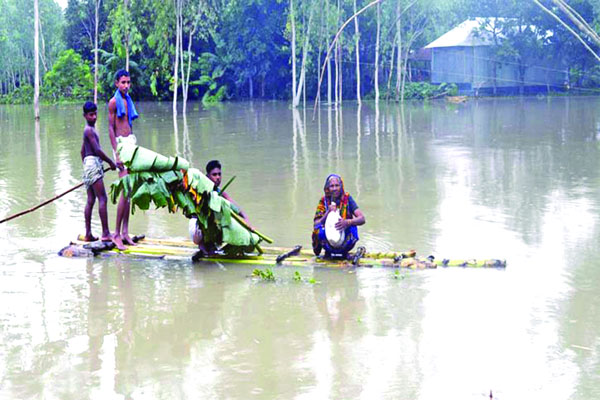 ভাঙনে দিশাহারা মানুষ