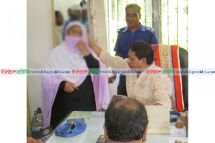 আত্মহত্যা করতে সুন্দরবনে যাওয়া গৃহিণীকে ফেরাল বন বিভাগ
