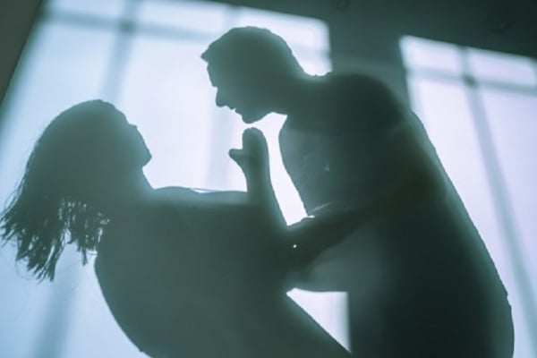 মদ খেয়ে বন্ধুর স্ত্রীকে ধর্ষণের অভিযোগ