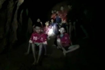 গুহার ভেতরে যেভাবে বেঁচে ছিল সেই থাই ফুটবলাররা