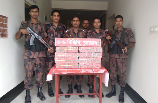 চুয়াডাঙ্গায় ১১ হাজার ২০০টি ভারতীয় পটকা জব্দ