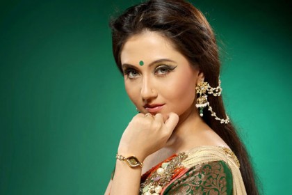 বলিউডে দ্বিতীয় পদক্ষেপ স্বস্তিকার