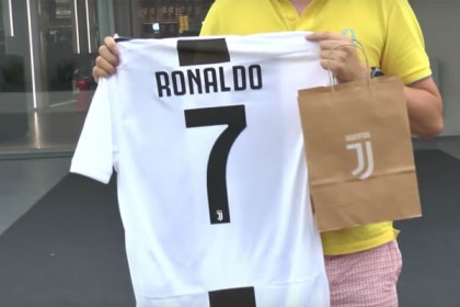 মাত্র এক ঘণ্টায় শেষ রোনালদোর জার্সি!