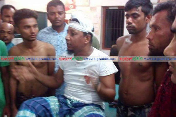 মাদারীপুরে ঘরের জানালা ভেঙে পৌরসভার মেয়রকে কুপিয়ে জখম