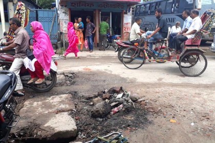 ঠাকুরগাঁওয়ে পৌর এলাকায় ময়লা-আবর্জনার স্তুপ, অতিষ্ঠ পৌরবাসী

