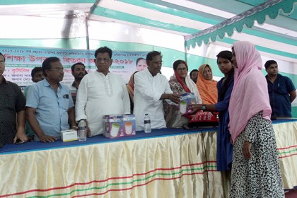 শিক্ষাকে সর্বোচ্চ গুরুত্ব দিয়ে কাজ করে যাচ্ছে সরকার : আব্দুল মান্নান