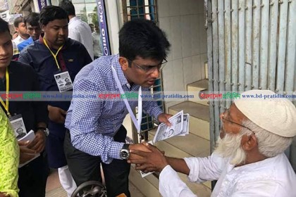 রাজশাহীতে নৌকার প্রচারণায় সোহাগ 